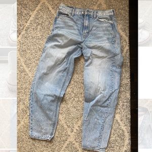 AMERICAN EAGLE MOM JEANS